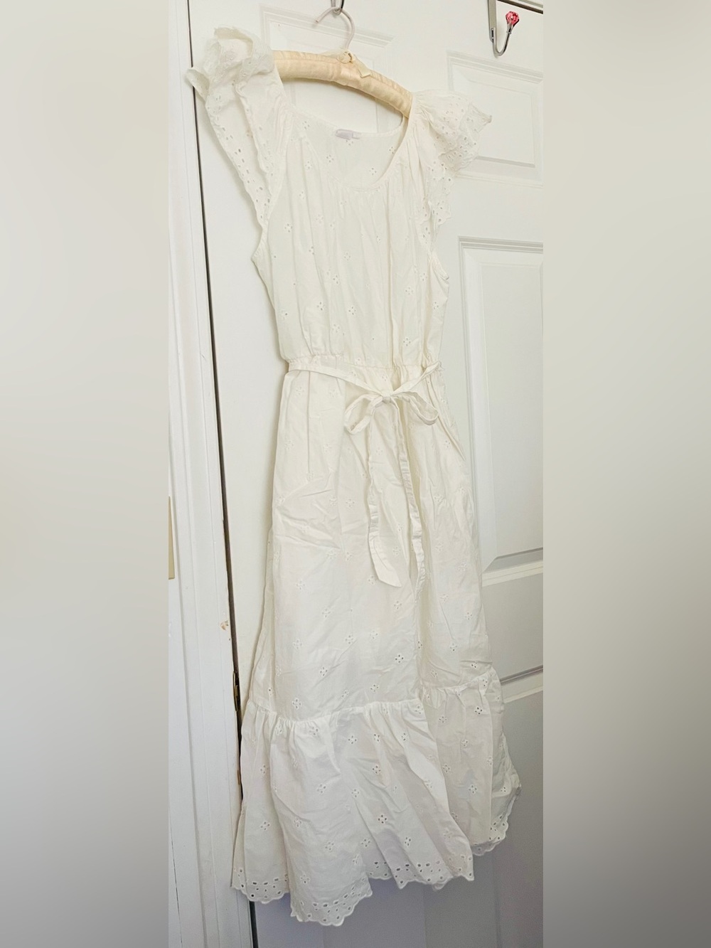NWOT GAP White Eyelet Ruffle Maxi Dress with Tie Waist Size Large